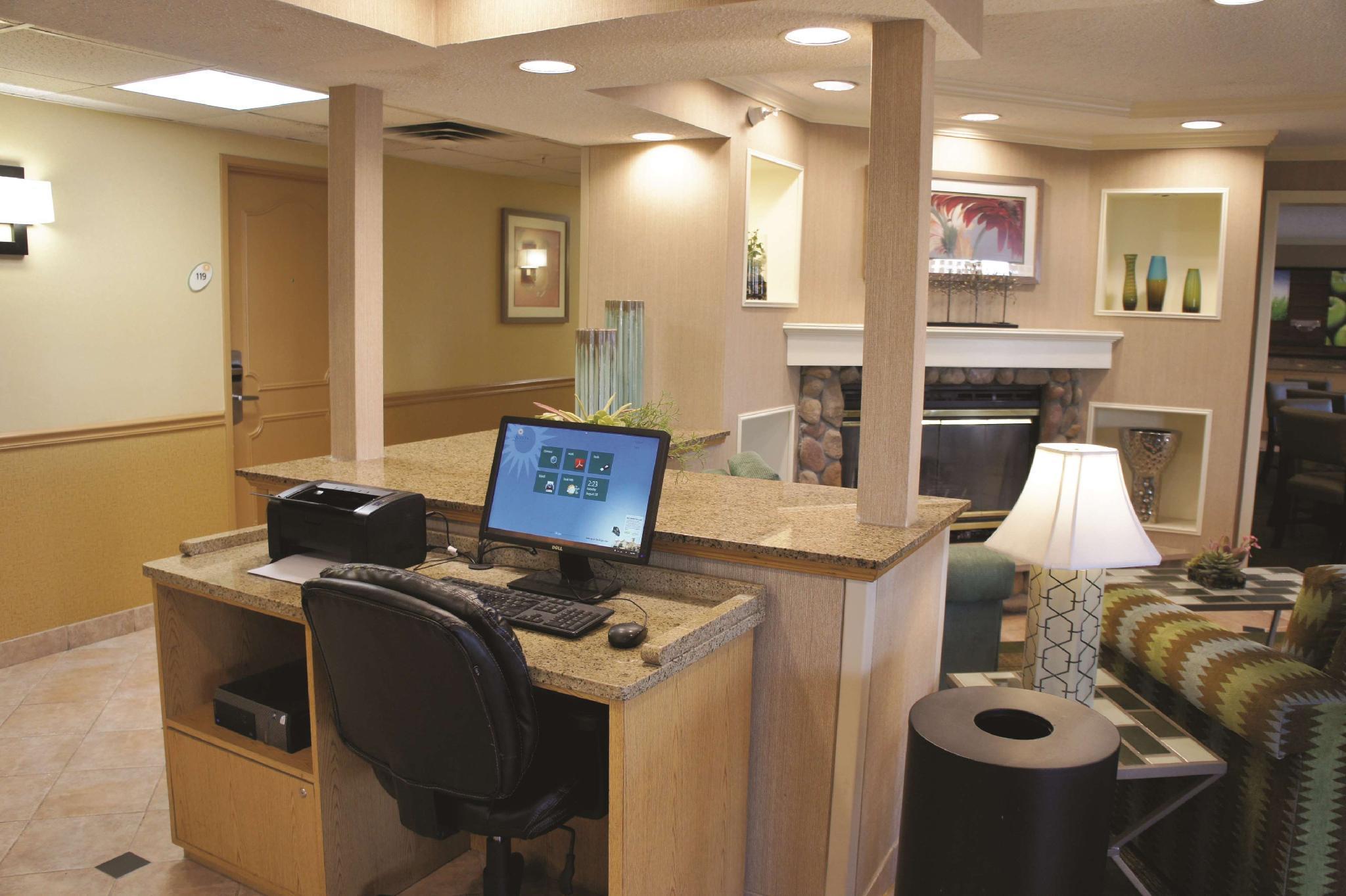 La Quinta By Wyndham Nw Brookhollow 3*